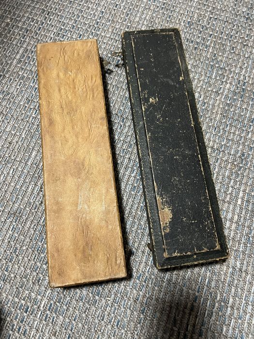 Vând tacâmuri vintage.