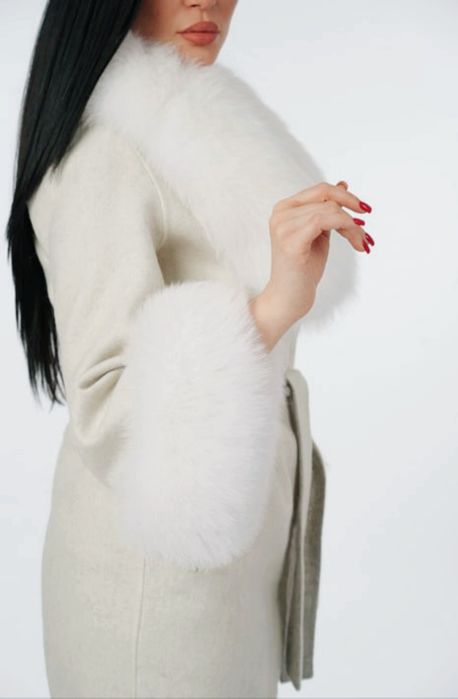 Палто с естествен косъм от сребърна лисица