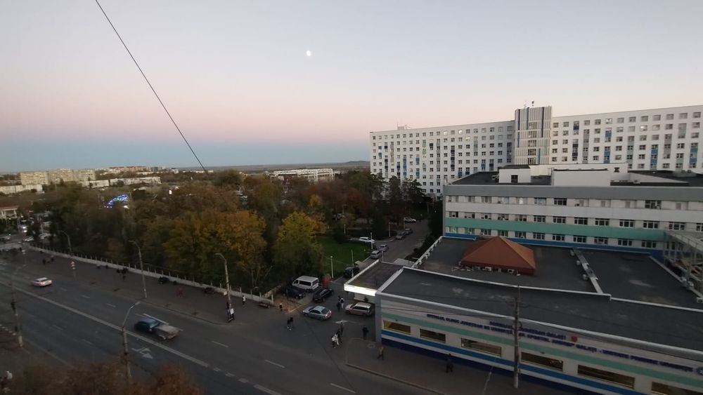 Proprietar închiriez apt 2 camere decom – 60 mp + balcon 11 m MICRO 18