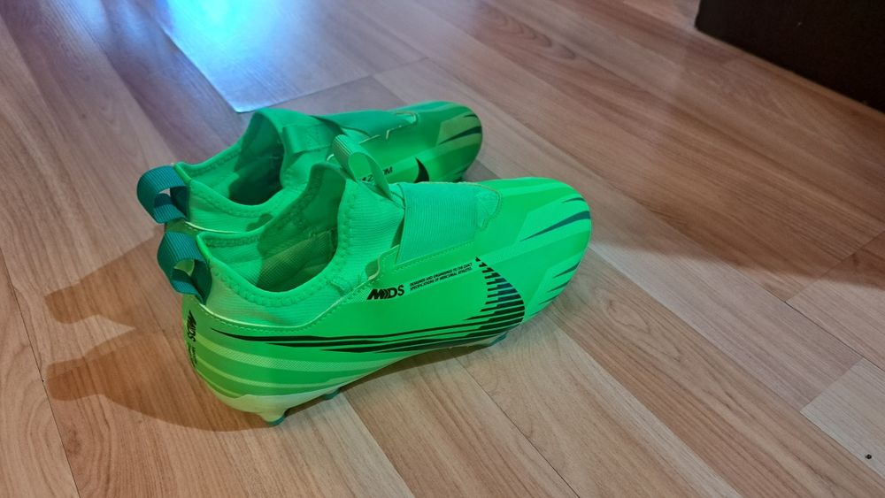 Vând ghete Fotbal Nike performance,  crampoane, mărimea 38, nefolosite