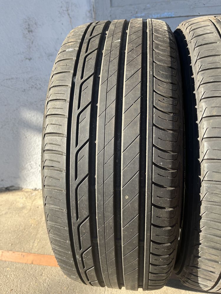 2 бр. летни гуми 215/50/18 Bridgestone DOT 1119 5 mm