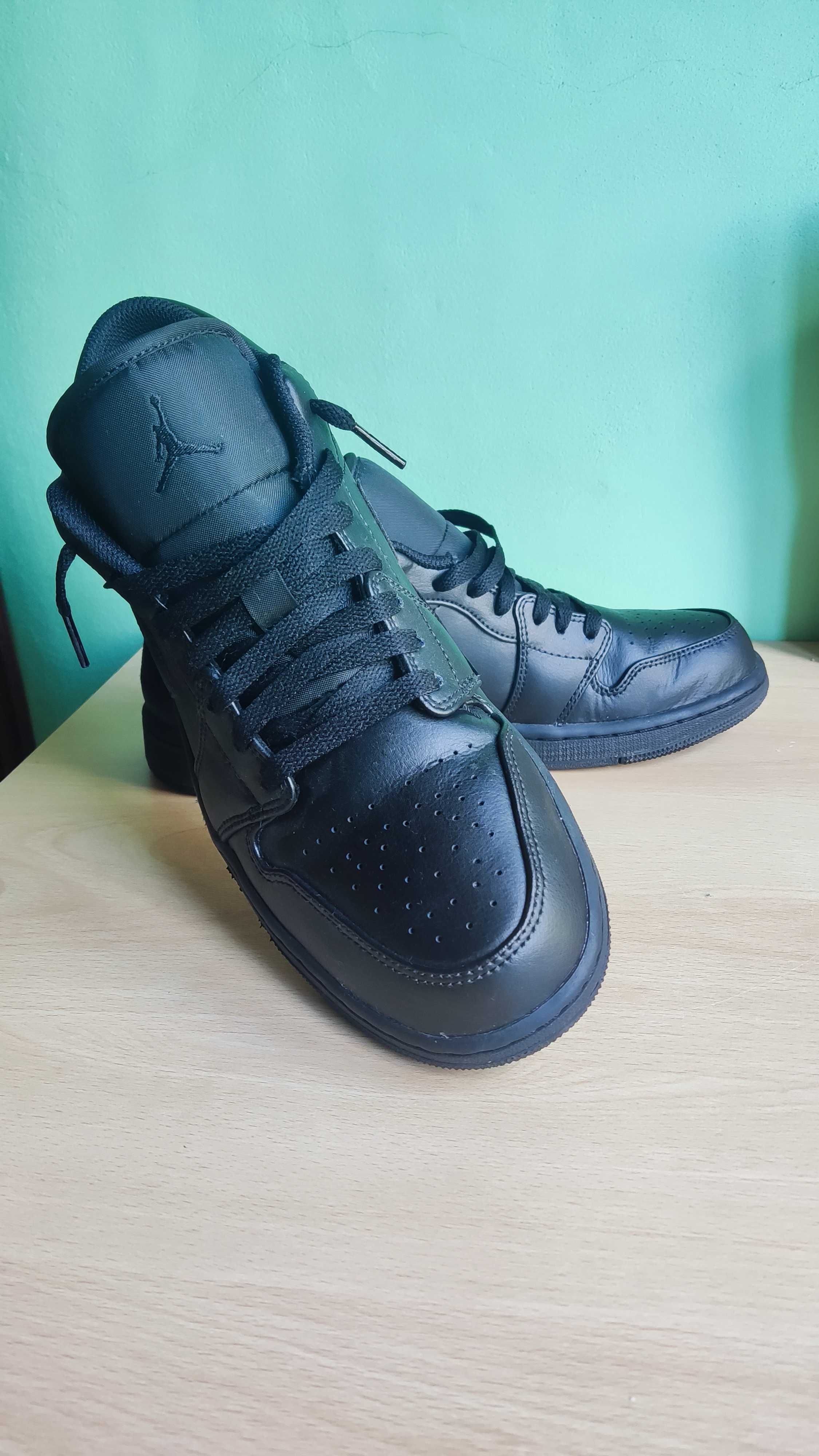 Nike Jordan 1 low triple black