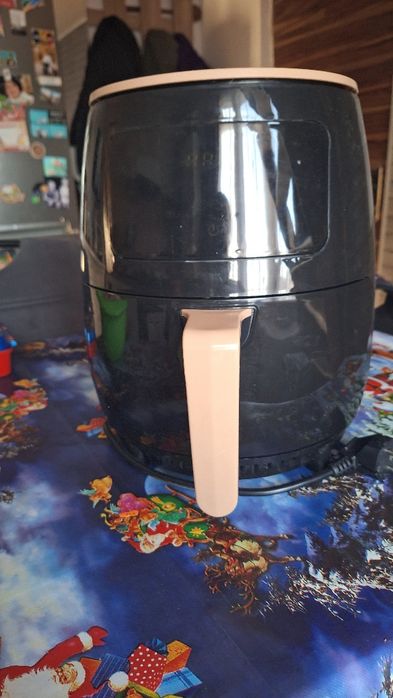 Vând air fryer !