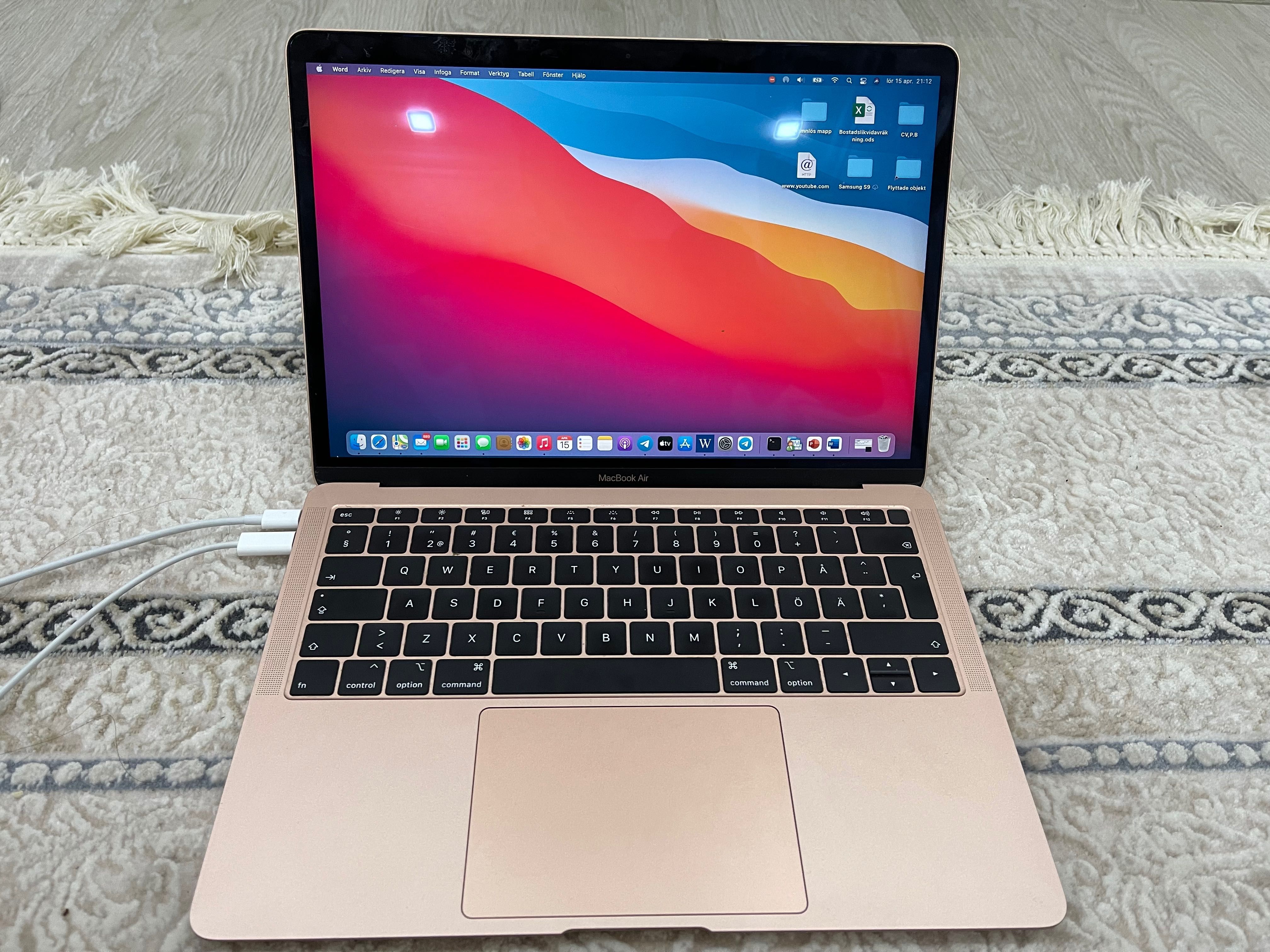 MacBook Air 13 Золотистого цвета