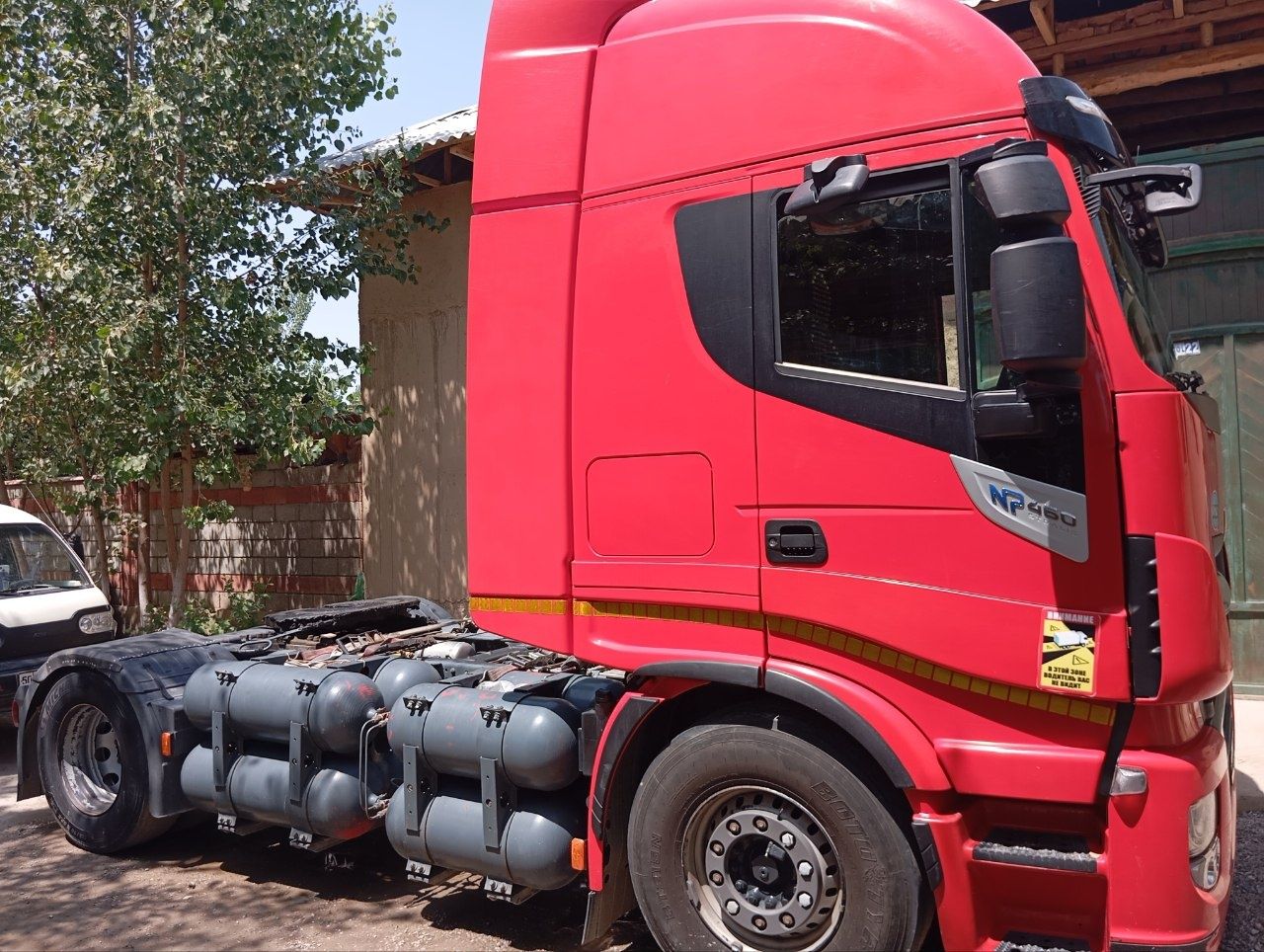IVECO 460 + FLIEGL прицеп cотилади
 Йили: 2018 прицеп 2018