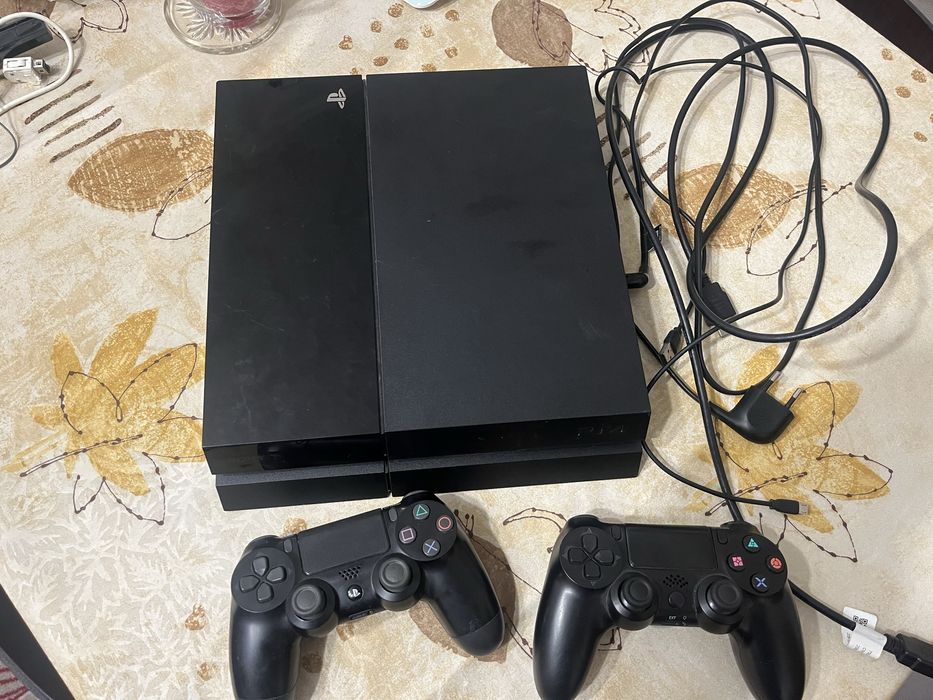 PlayStation 4 с два джойстика