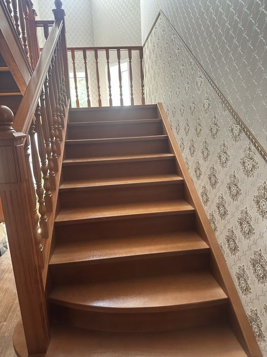 Лестница деревянная