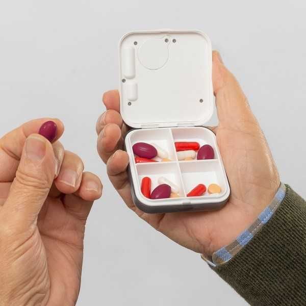 Cutie electronica medicamente cu ceas alarma timer vibratii amintire