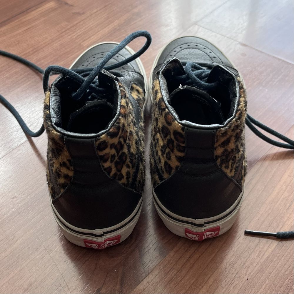 Леопардови кецове Vans