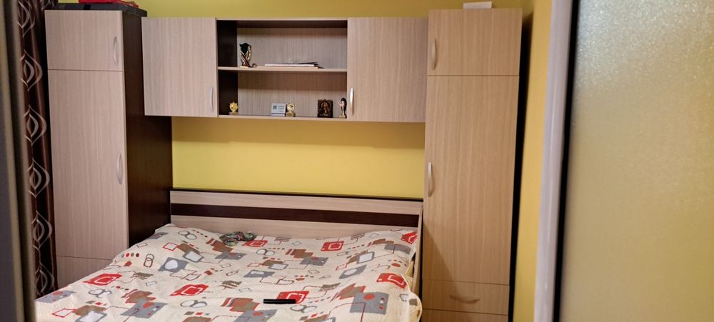 Vând dormitor tineret cu saltea și lada depozitare