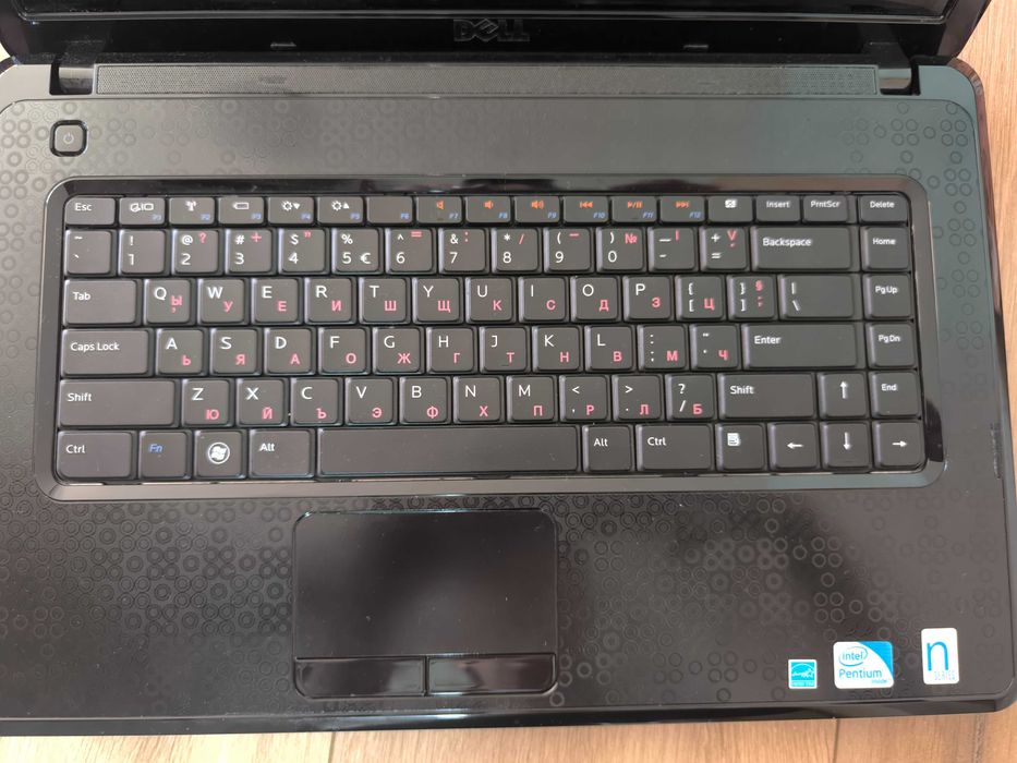 Употребяван лаптоп DELL-INSPIRON-идеален подарък за малък "подражател"