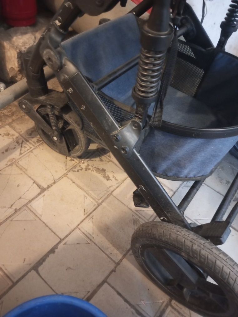 Продам коляску прогулочную