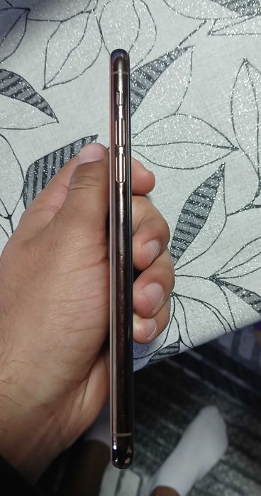 Продавам IPHONE 11 RPO MAX