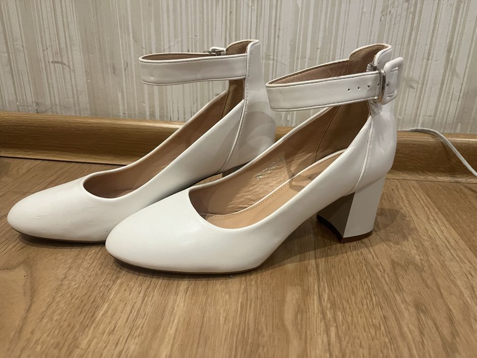 Белые туфли, 39-38 размер