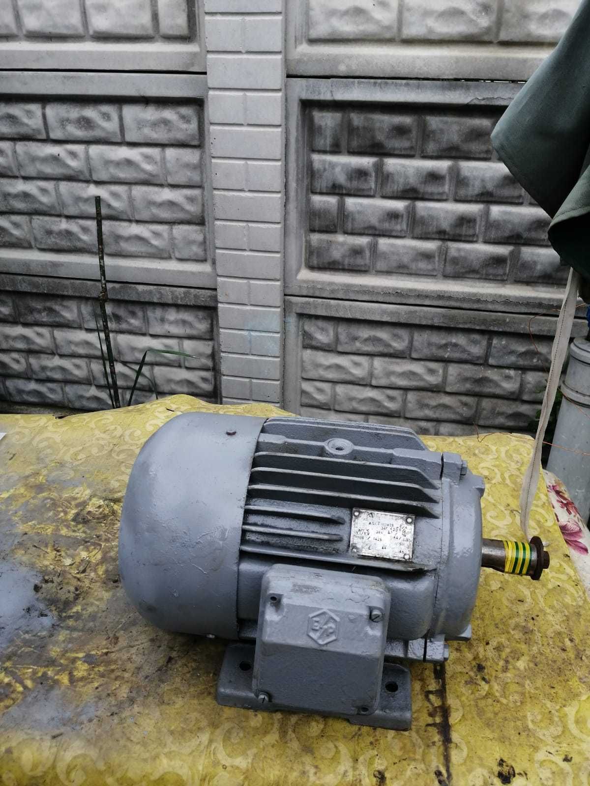 Vand motor trifazic