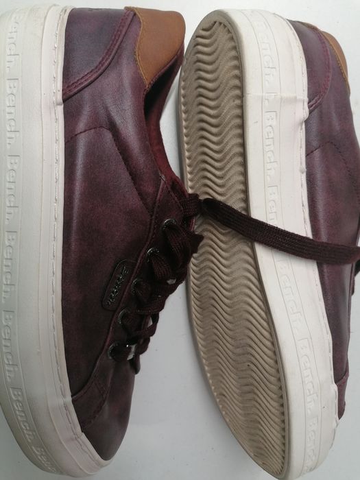 Vând pantofi sport pt femei