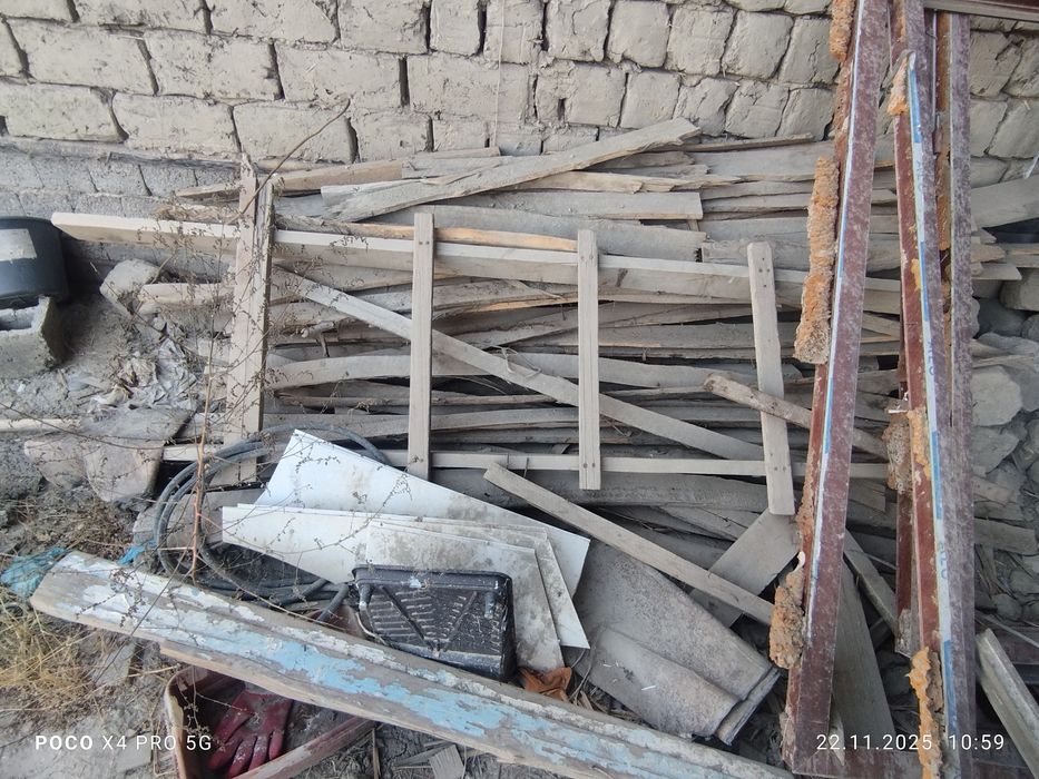 Taxta strapela bololik va boshqalar sotiladi,