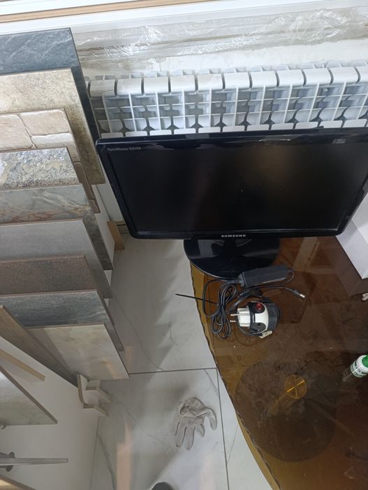 Монитор Samsung оригинал. Ширина5см, высота 30см, тольшина см