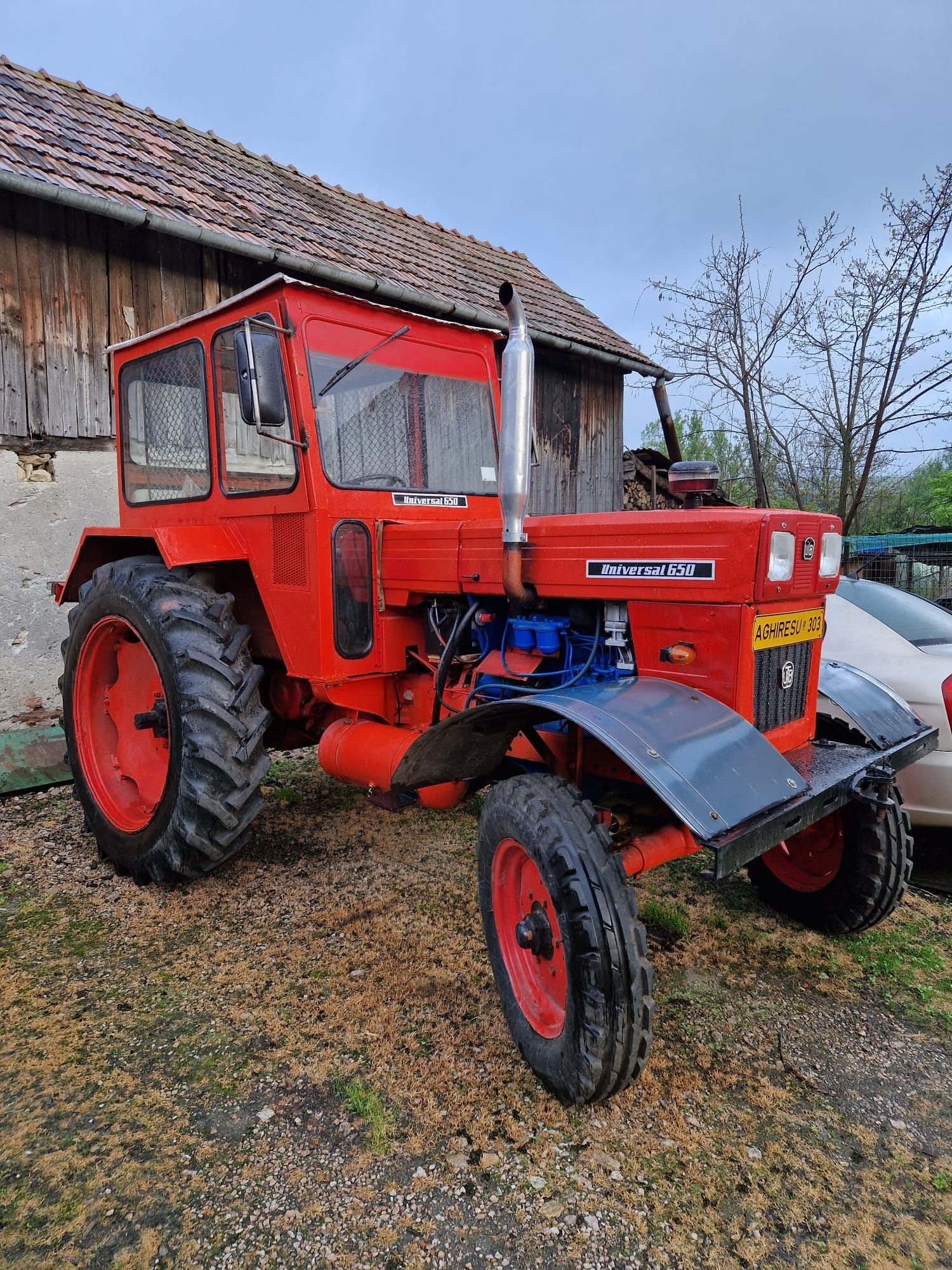 Vănd tractor utb 650