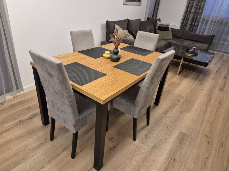 Трапезна маса с 4 трапезни стола