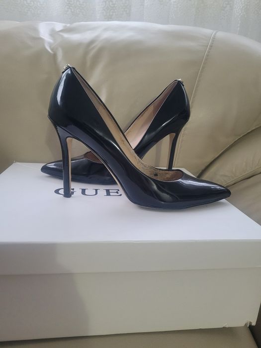 Pantofi Guess marimea 39