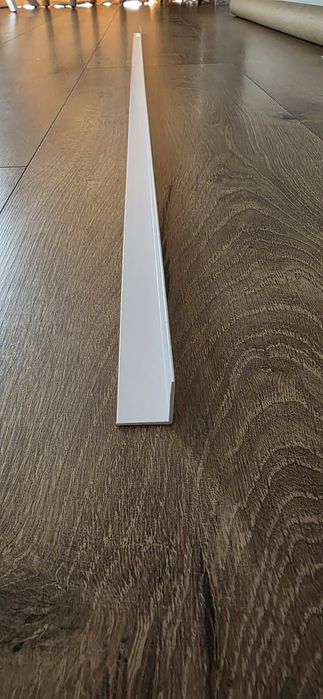 Cornier aluminiu, 16 x 16 x 1 mm, L = 2.6 m, negru. Bonus cornier PVC!