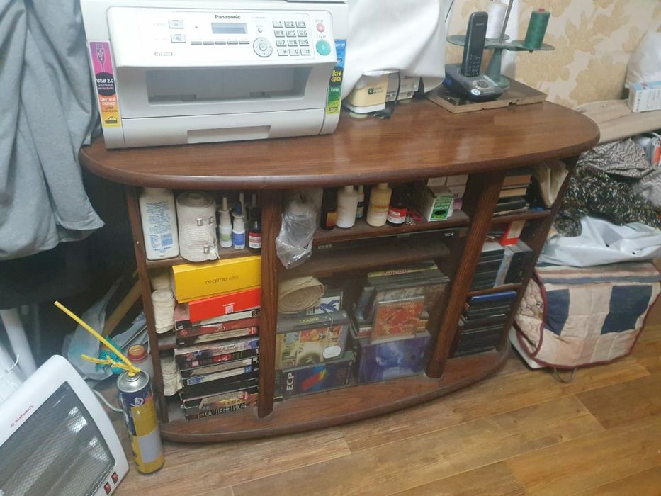 Тумба под телевизор, с делением