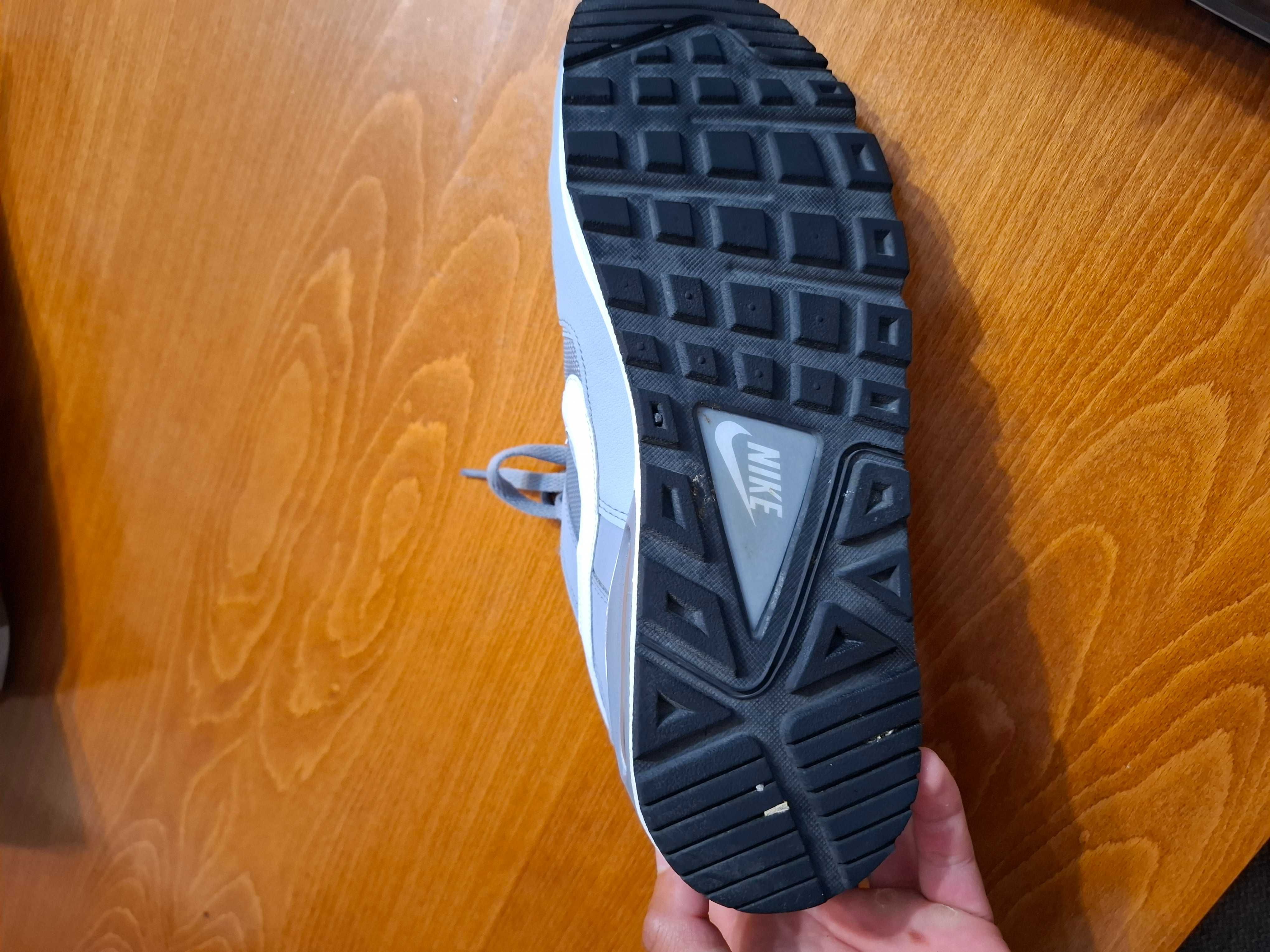 Маратонки Nike Air max command