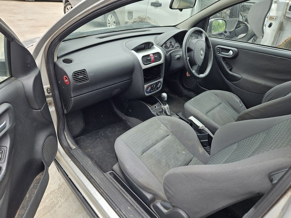 Опел Корса 1.2i НА ЧАСТИ