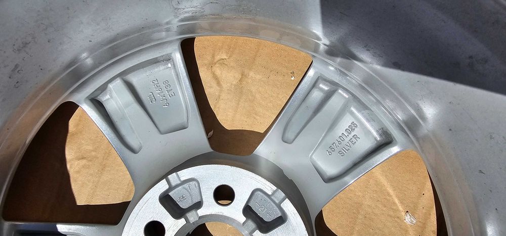 1 buc Janta Aliaj Skoda Kamiq 16" 657601025 / 2019 - 2023 - cu defect