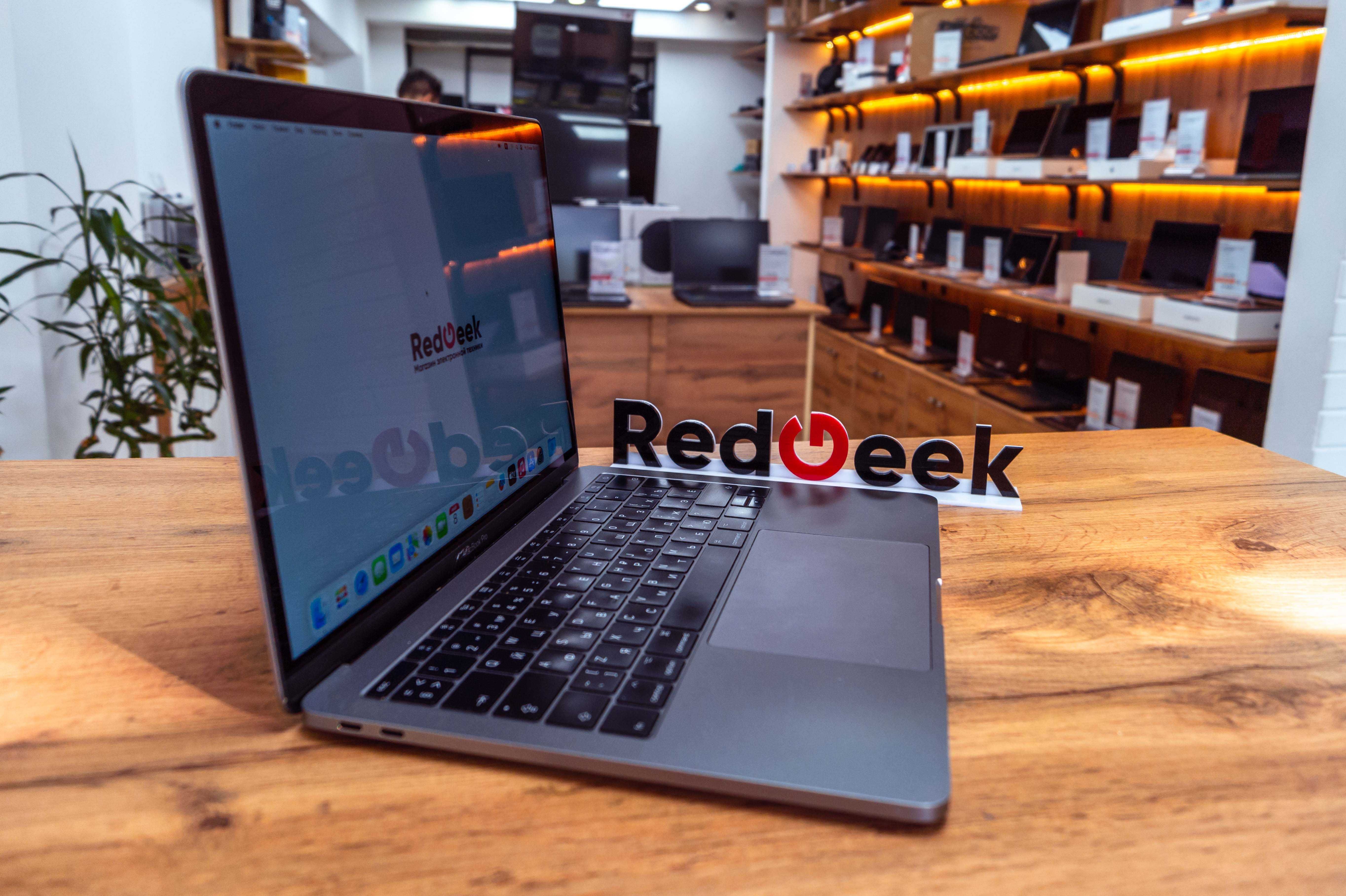 MacBook Pro 13 | 2017 | 8/256gb |Core i5 |Магазин Red Geek