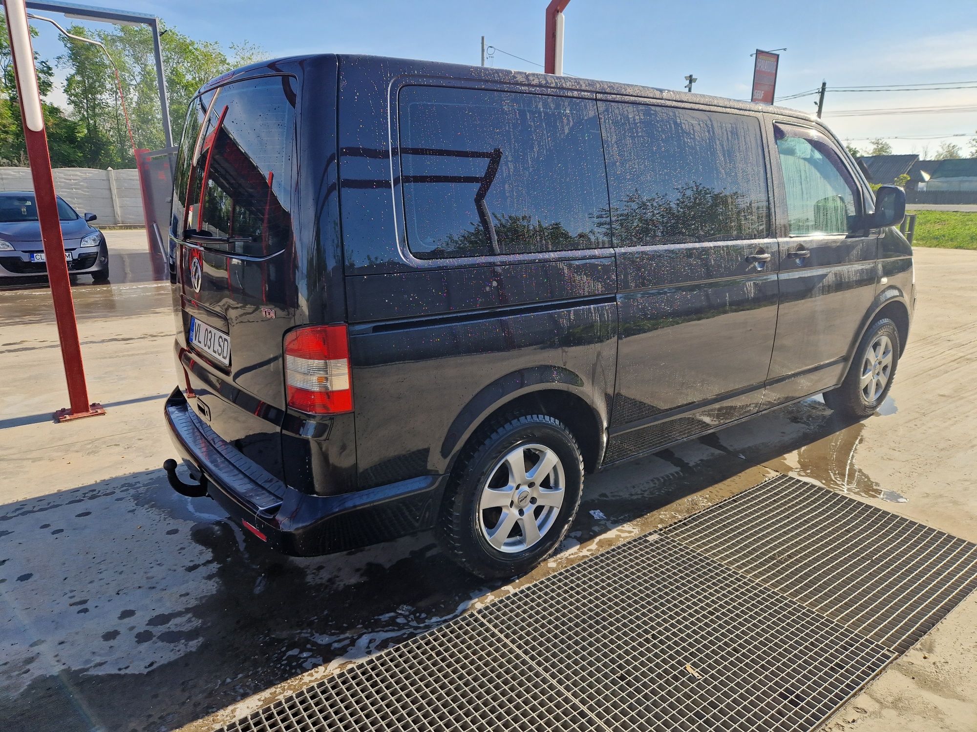 Vand VW Caravelle cu 2 usi laterale