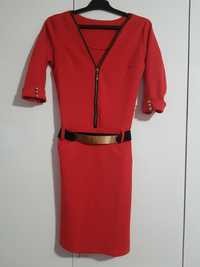 Елегантна червена рокля с колан