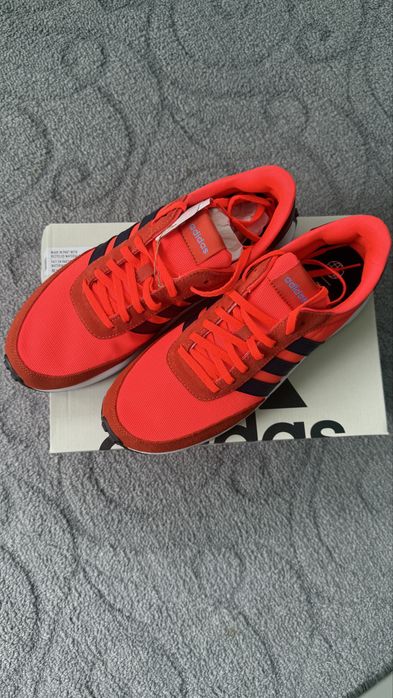 Кроссовки адидас