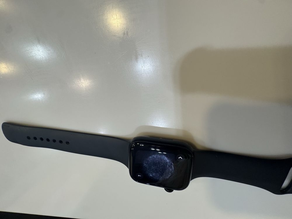 Продавам Apple watch se 45mm 2022
