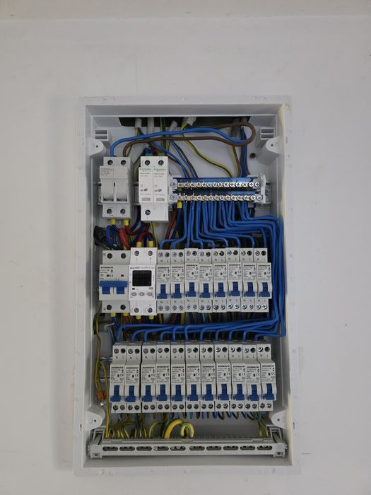 Electrician autorizat - Instalații electrice complete