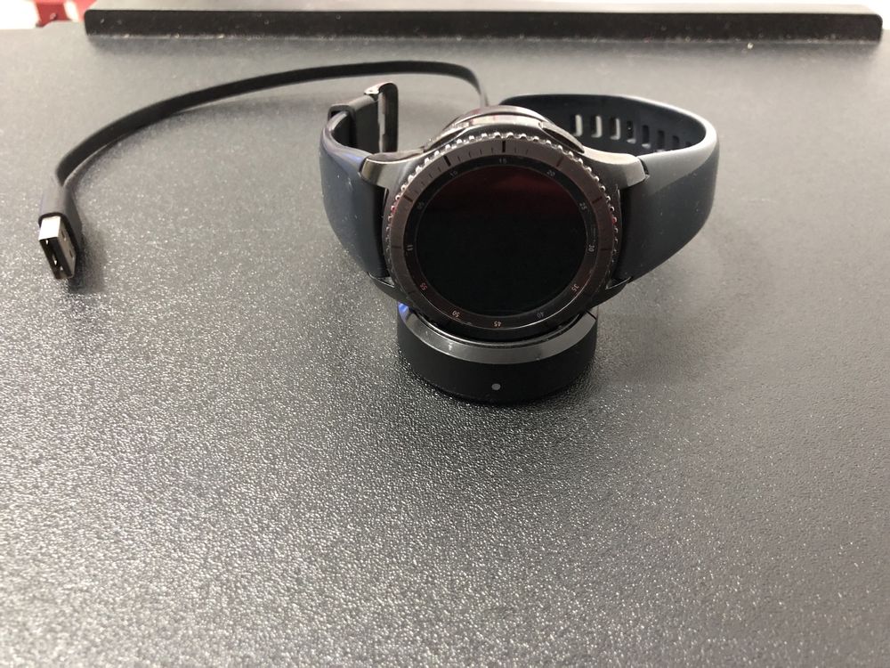 Vând Samsung Gear S3 Frontier