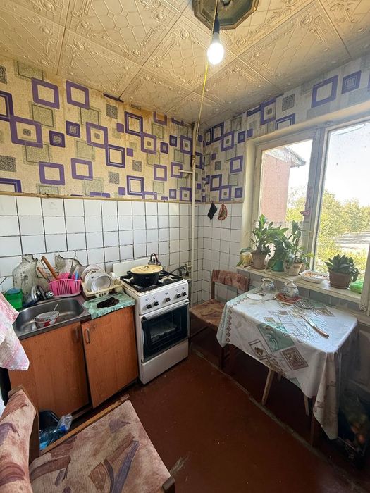 Срочно продаётся 1 комнатная квартира 2 микрорайоне