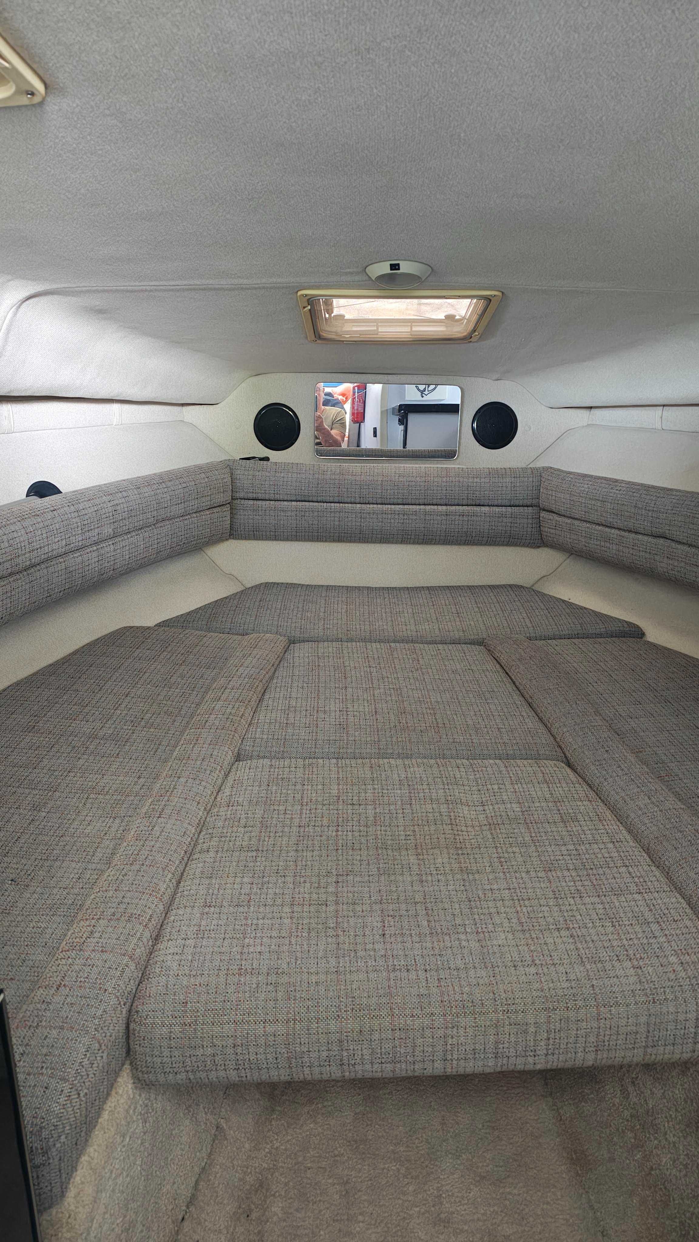 Продавам моторна яхта Rinker Cabin