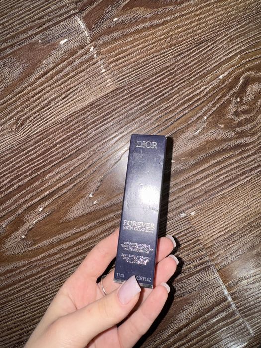 девочки практически даром продаю оригинальный консиллер Dior