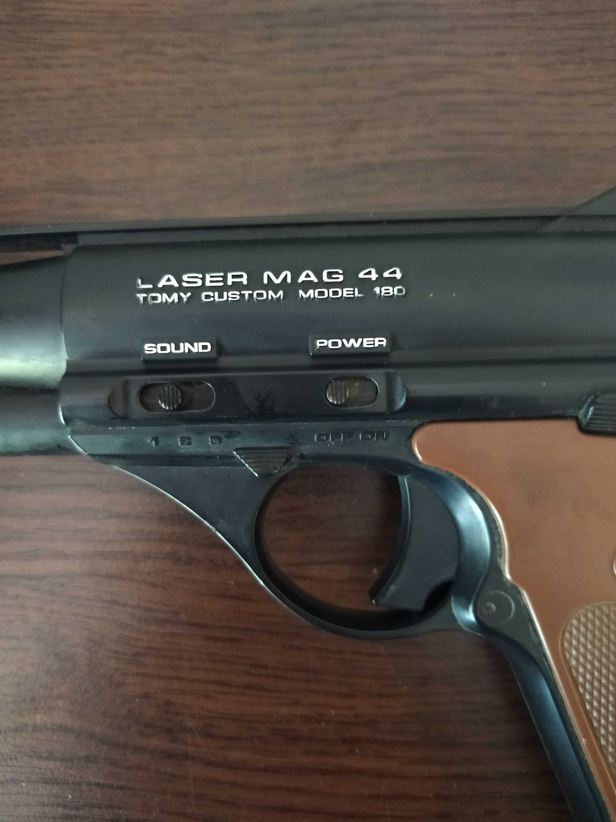 Продавам детска играчка пистолер Tomy Magnum 44 (Японска)
