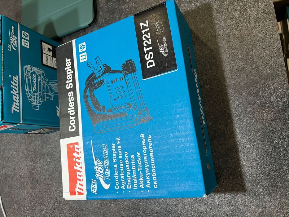Makita 1 acumulator si capsator noi nefolosite + pendular