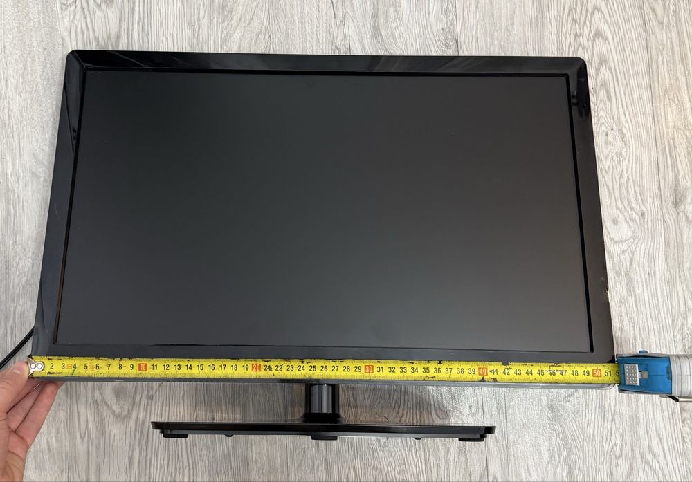 Televizor United negru cu diagonala de 60 cm