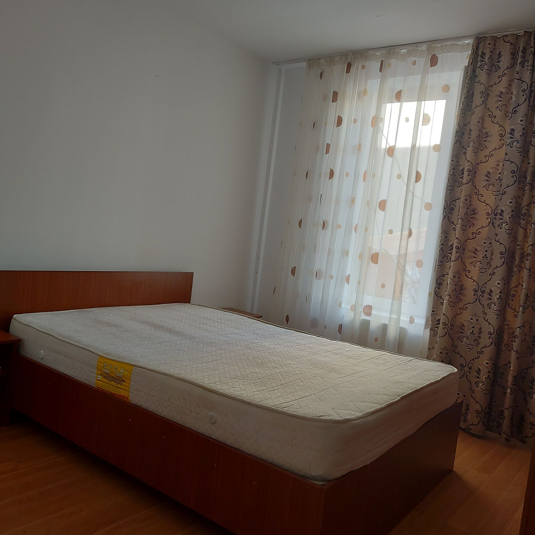 Închiriez apartament