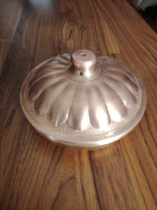 Кръгла медна кутия с капак за бижута