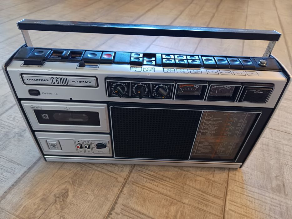 Radio casetofon Grunding