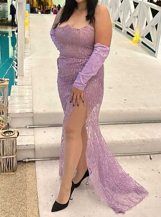 Vand rochie de seara lunga cu trena ,crapatura cu maneci cu perle