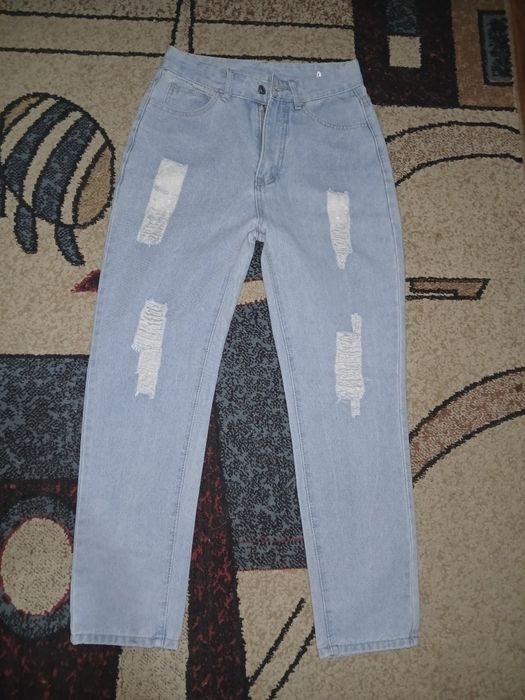 Blugi cu talie înaltă