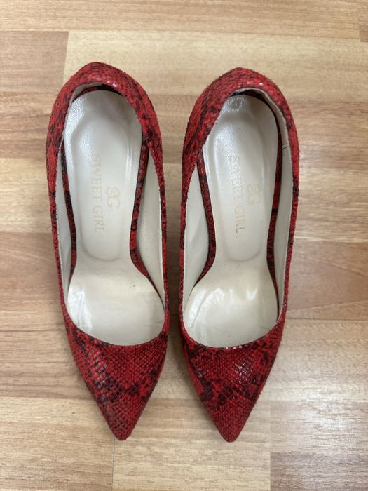 Vand pantofi cu toc piele naturala