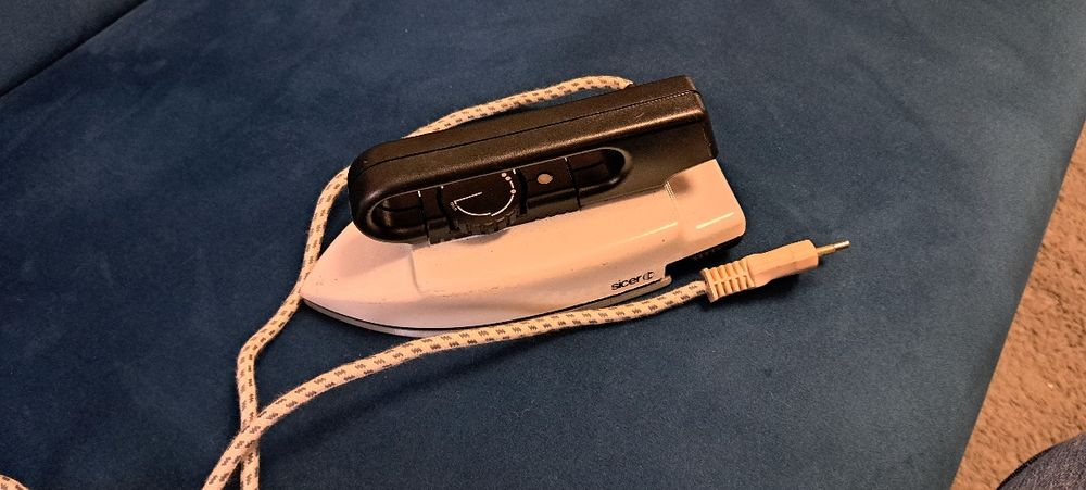 Fier de călcat ,Sicer,made in italy funcționa.ideal luat in vacantel